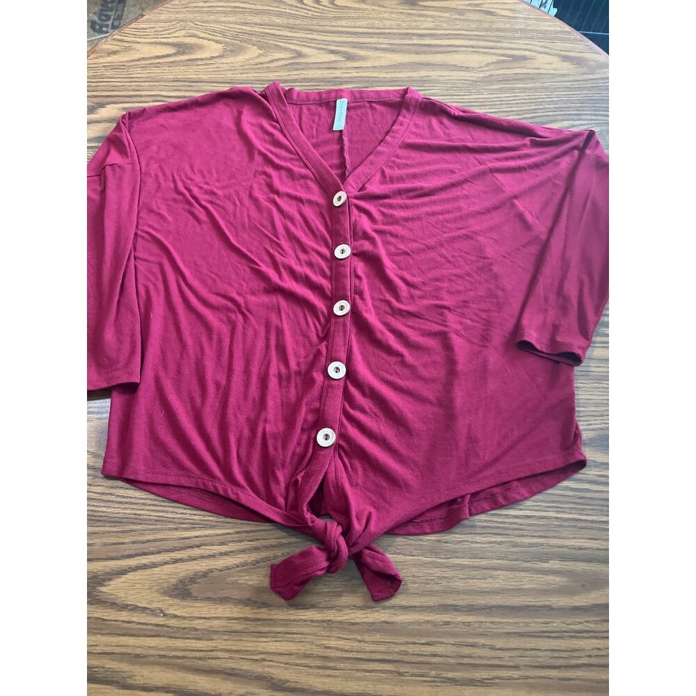Zenana Premium burgundy three quarter sleeved button front top size Medium.